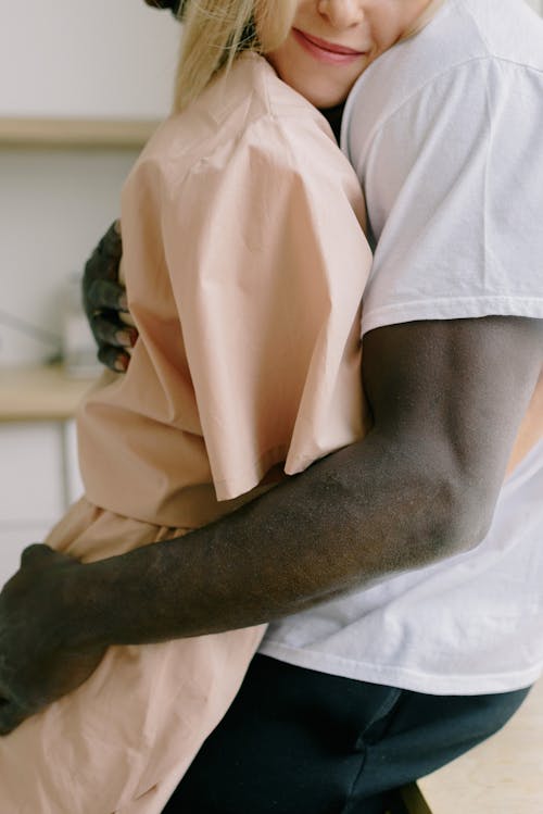 Kostnadsfri bild av hemma, interracial par, kärlek