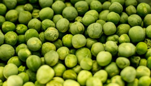 Free A vibrant close-up shot of fresh green peas, showcasing their texture and color. Stock Photo