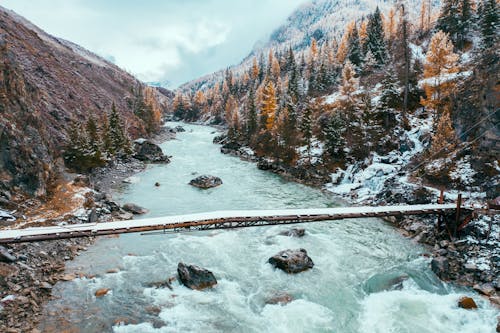 Kostenloses Stock Foto zu bach, berge, brücke