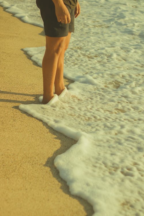 Foto profissional grátis de à beira-mar, água, anônimo