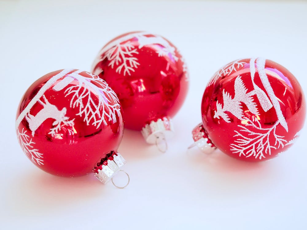üç Beyaz Kırmızı Noel Ağacı Baskılı Baubles