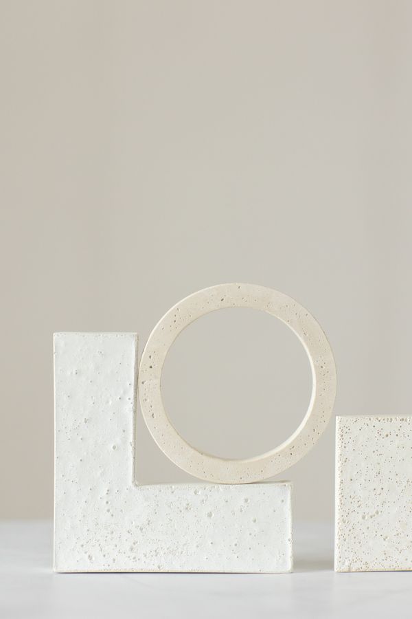 Geometric sculptures in neutral tones — photo by Katrin Bolovtsova on Pexels