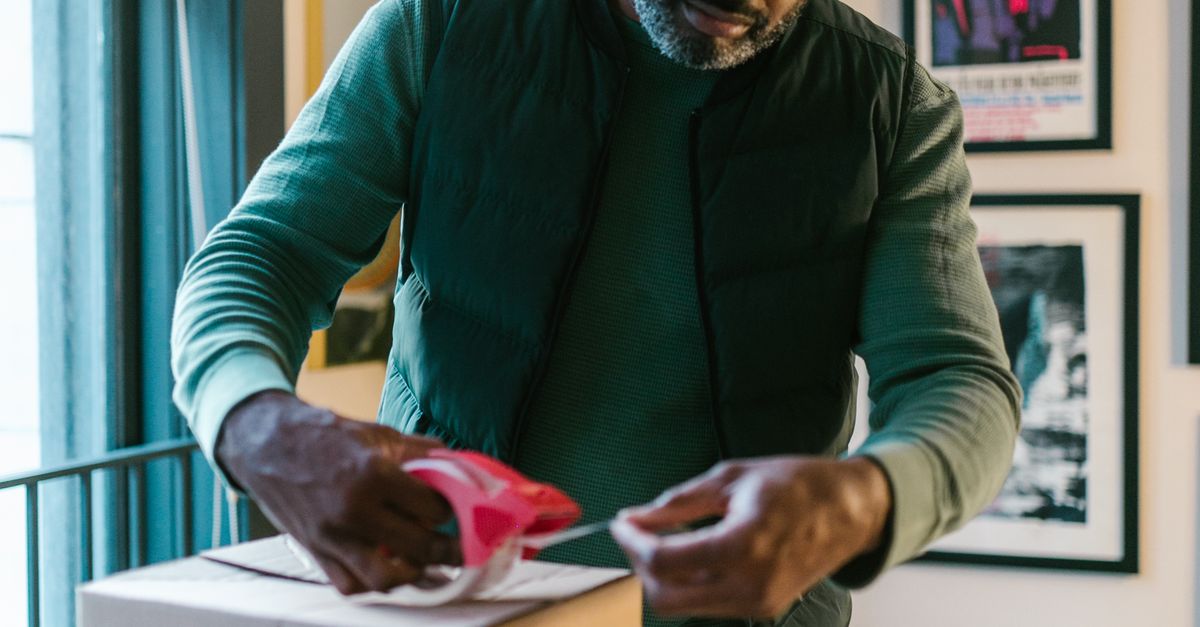 Man Packing the Box · Free Stock Photo