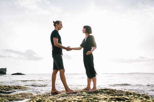 Foto profissional grátis de à beira-mar, afeição, amor