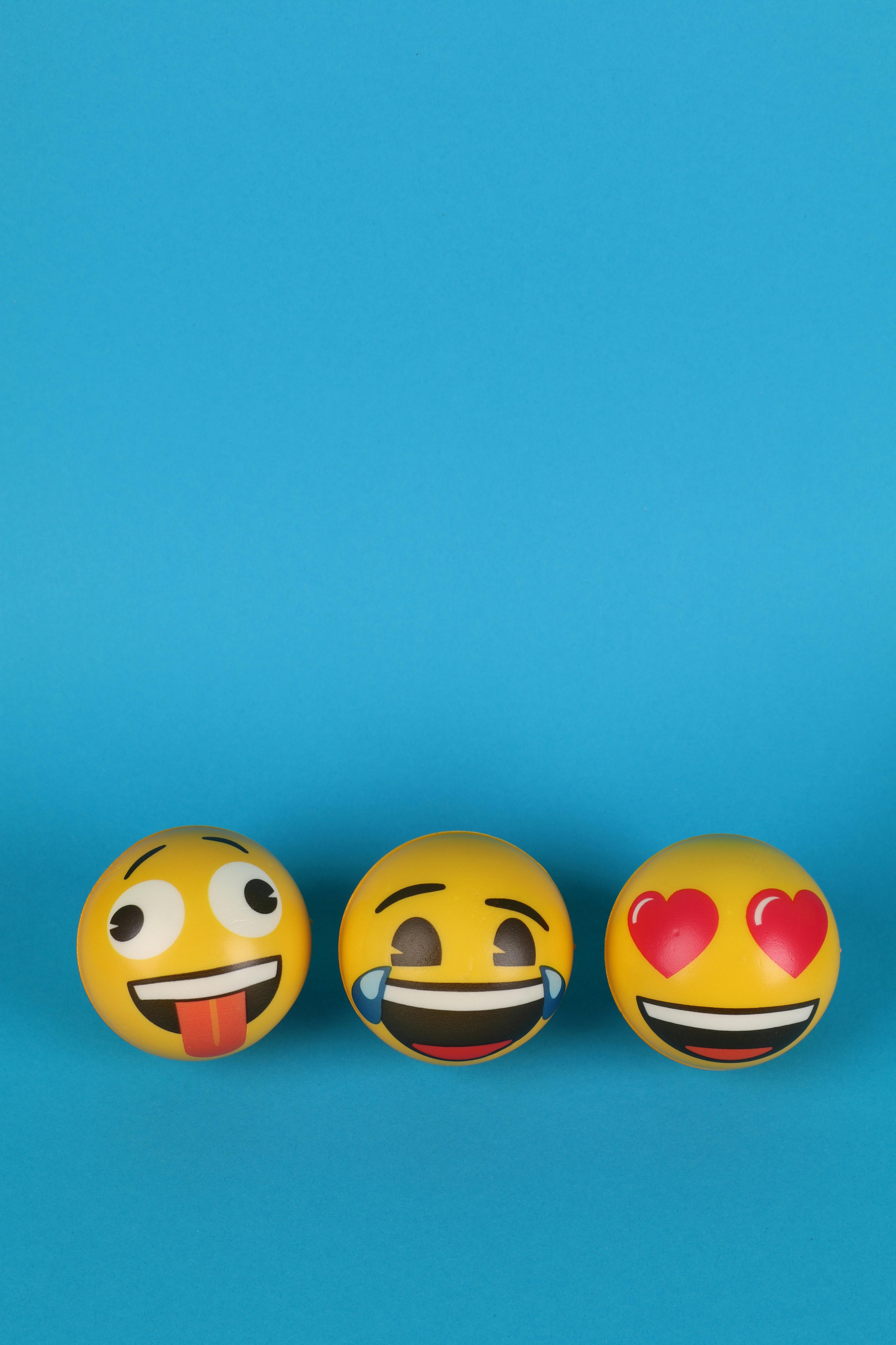 Smile Emoji - sticky emoji Wallpaper Download | MobCup