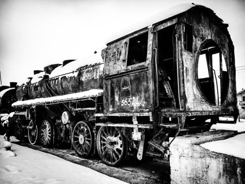 Free Black and white photo of an abandoned steam locomotive in winter snow Stock Photo
