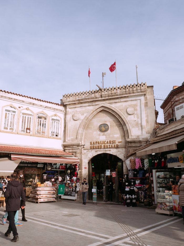 Kapalıçarşı girişi
