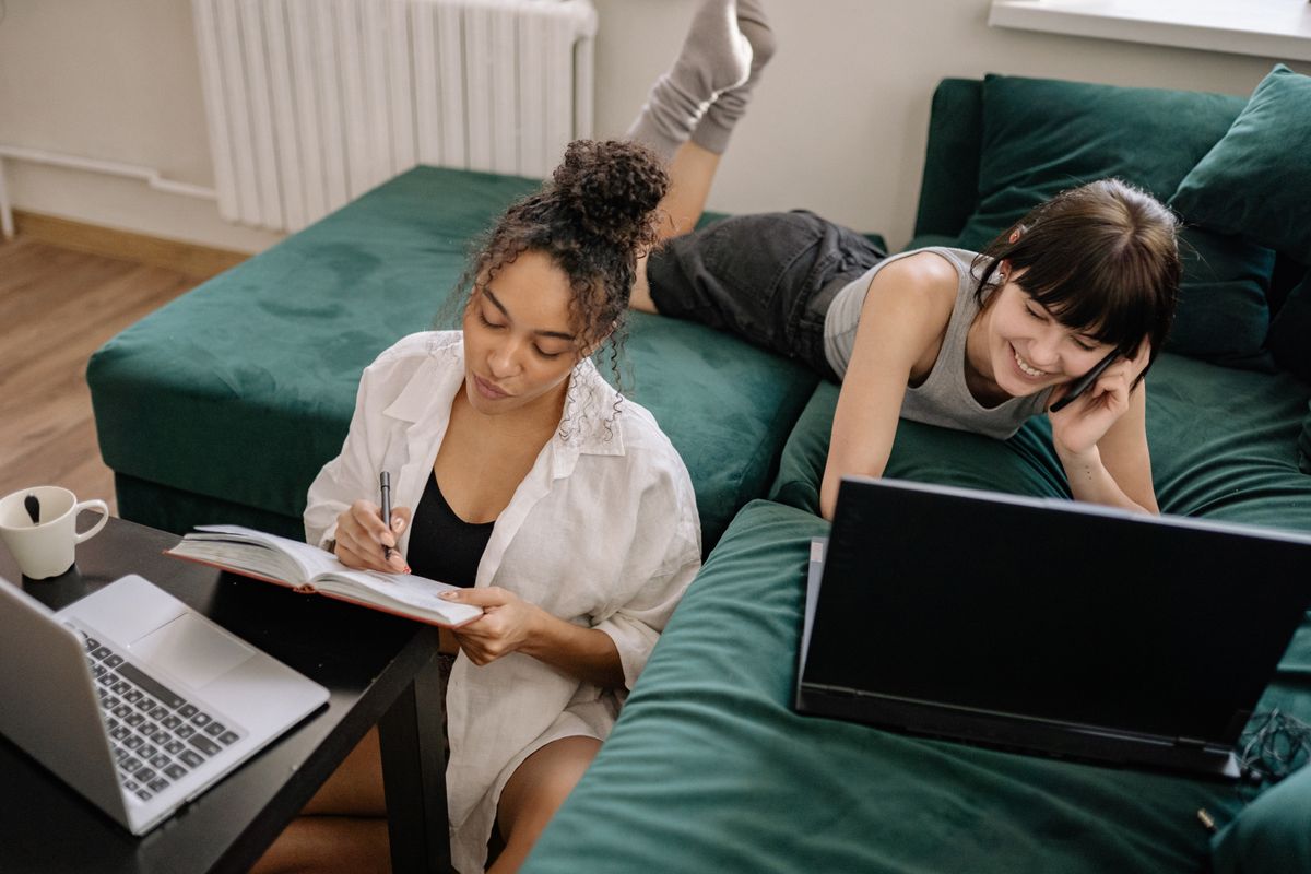 student moves in Forth — Loaded properly: blankets, straps and a plan in Forth