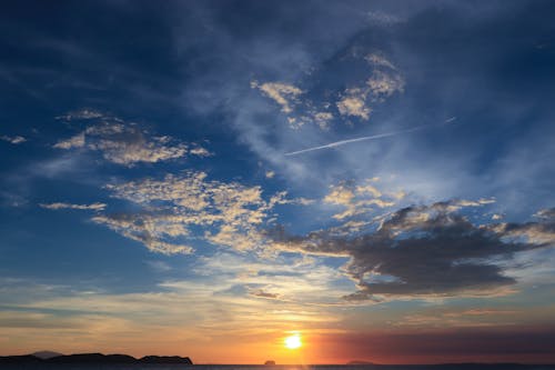 Foto d'estoc gratuïta de amant del sol, bell cel, bonic capvespre