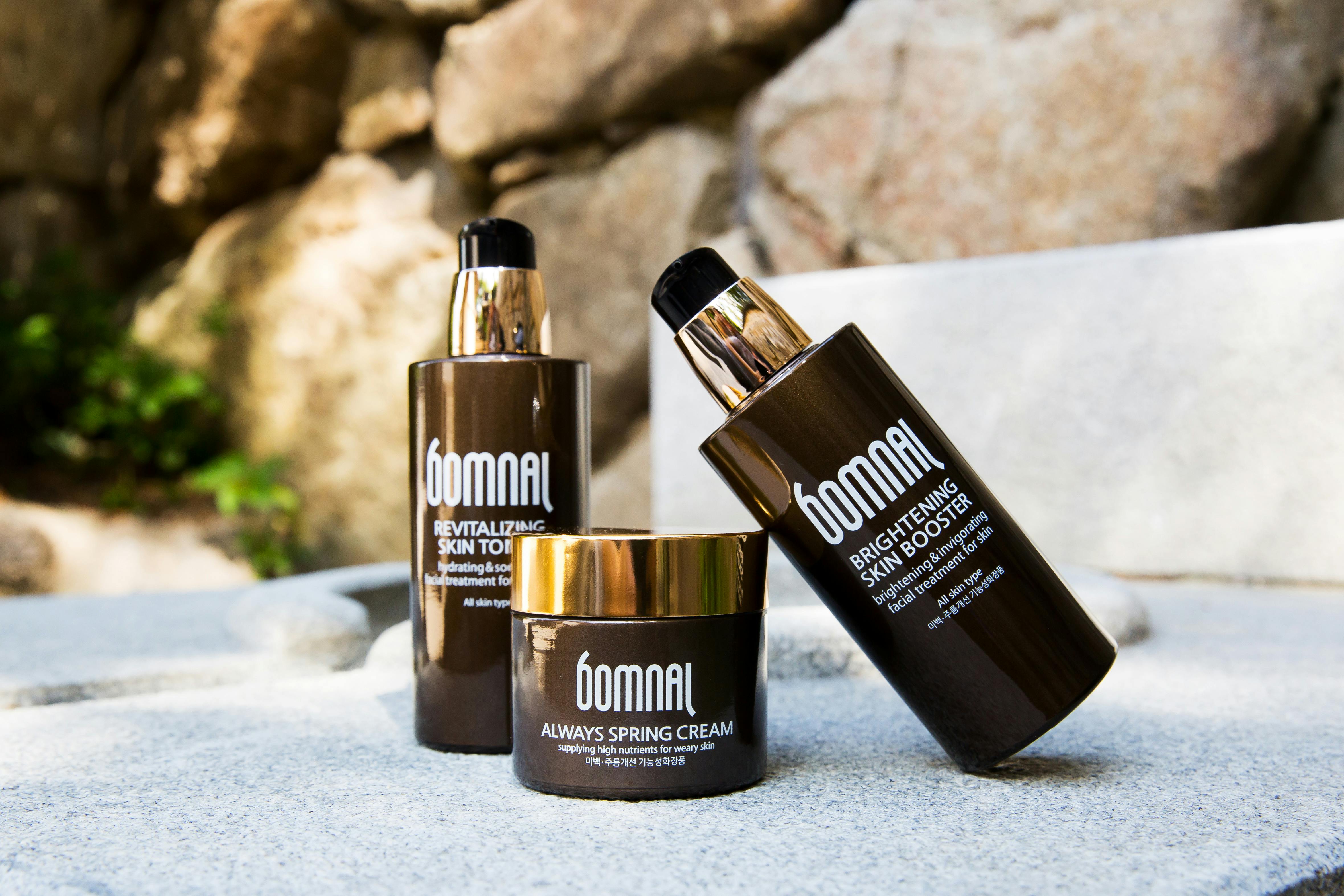 Infographic of effective Korean skincare ingredients for hyperpigmentation and dark spots