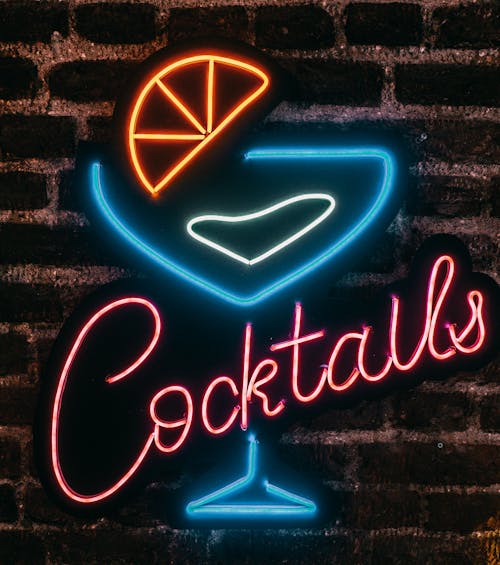 Ilmainen kuvapankkikuva tunnisteilla asetelma, cocktailit, neonvalot