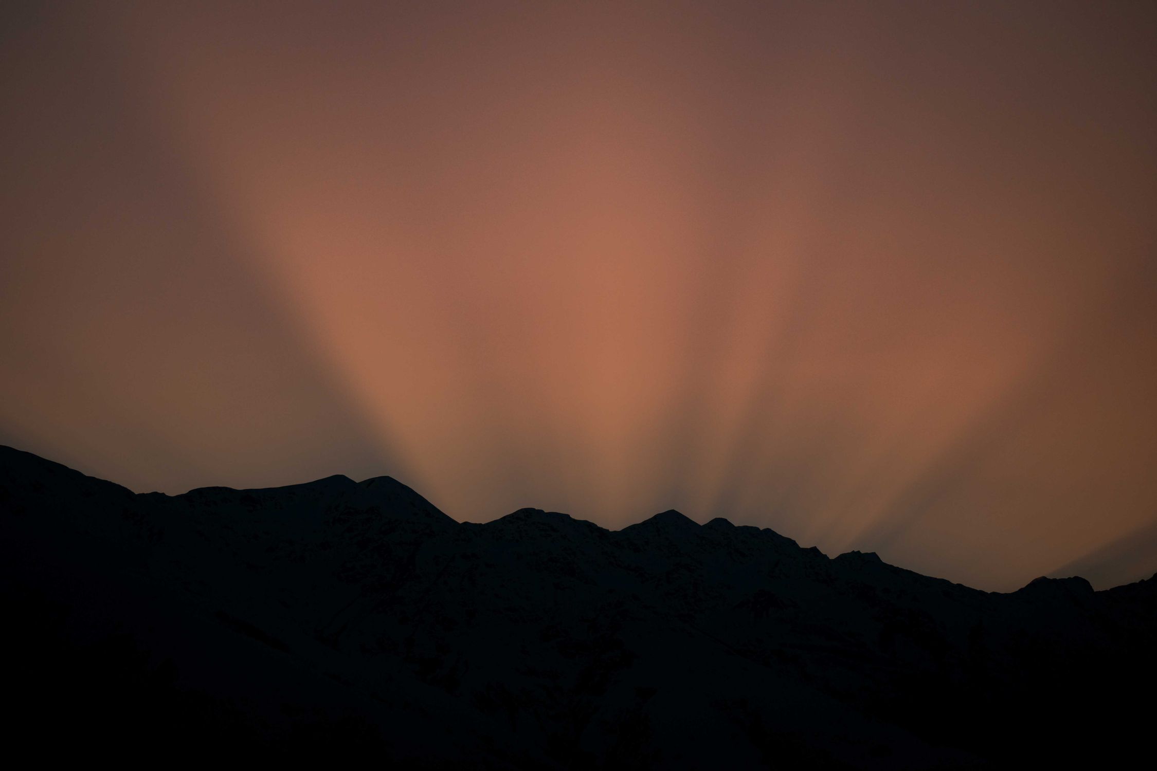Majestic mountain range under sunset sky · Free Stock Photo