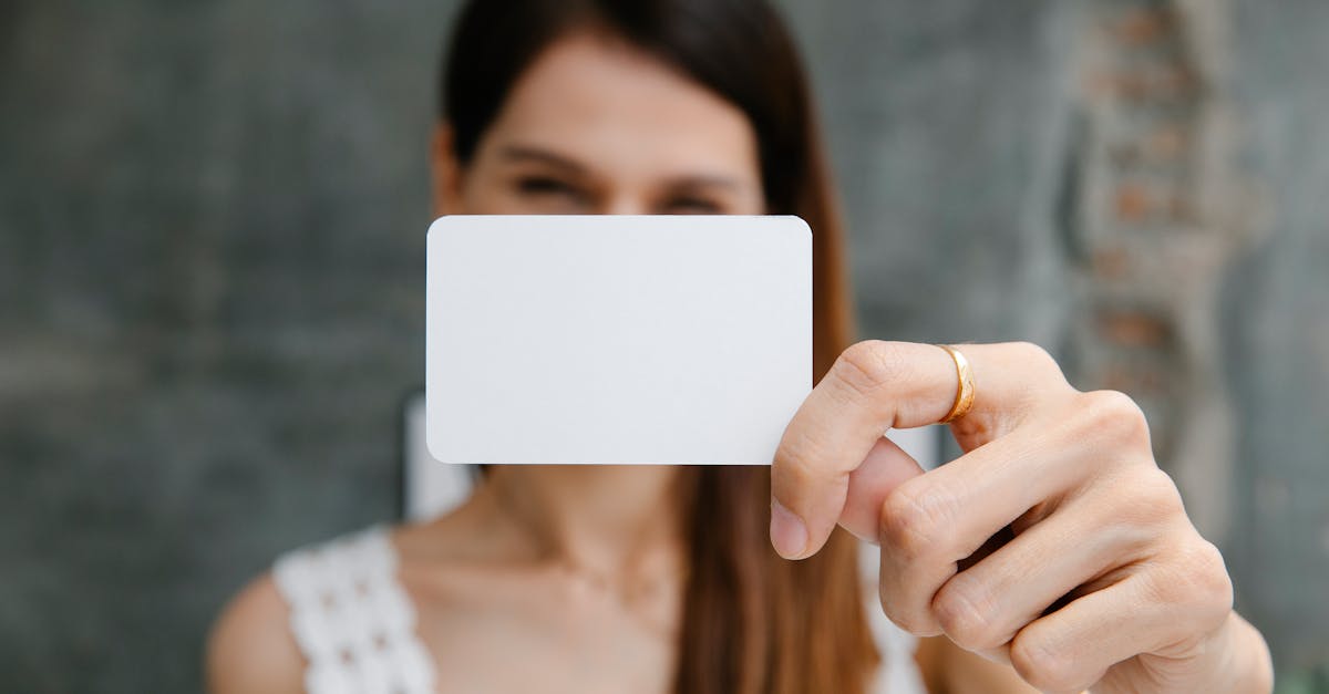 Does getting a new credit card lower your score