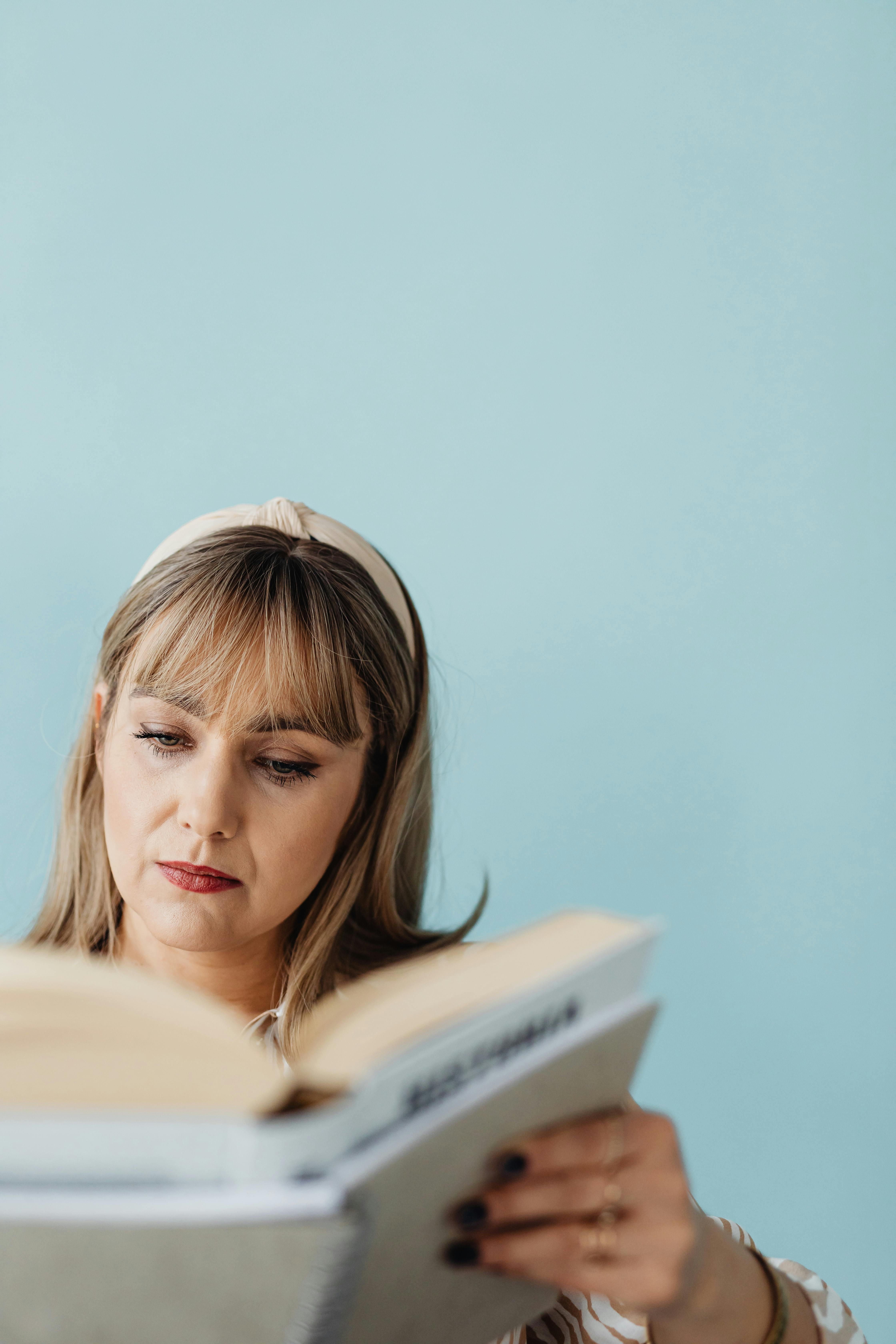illustration, pretty woman, reading the book, sketch Stock Photo - Alamy