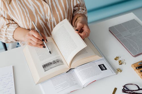 Gratis stockfoto met aan het studeren, boeken, bureau