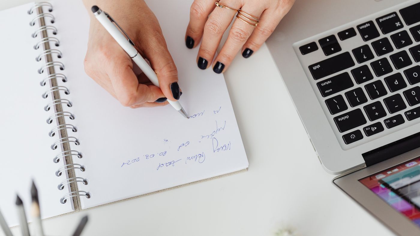 Professional Blogging: What the Few Who Make It Actually Do