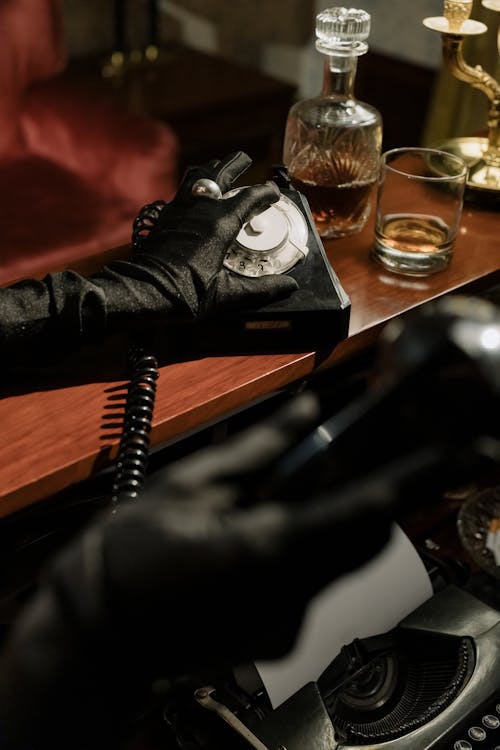 Základová fotografie zdarma na téma alkoholický nápoj, barový pult, černé rukavice