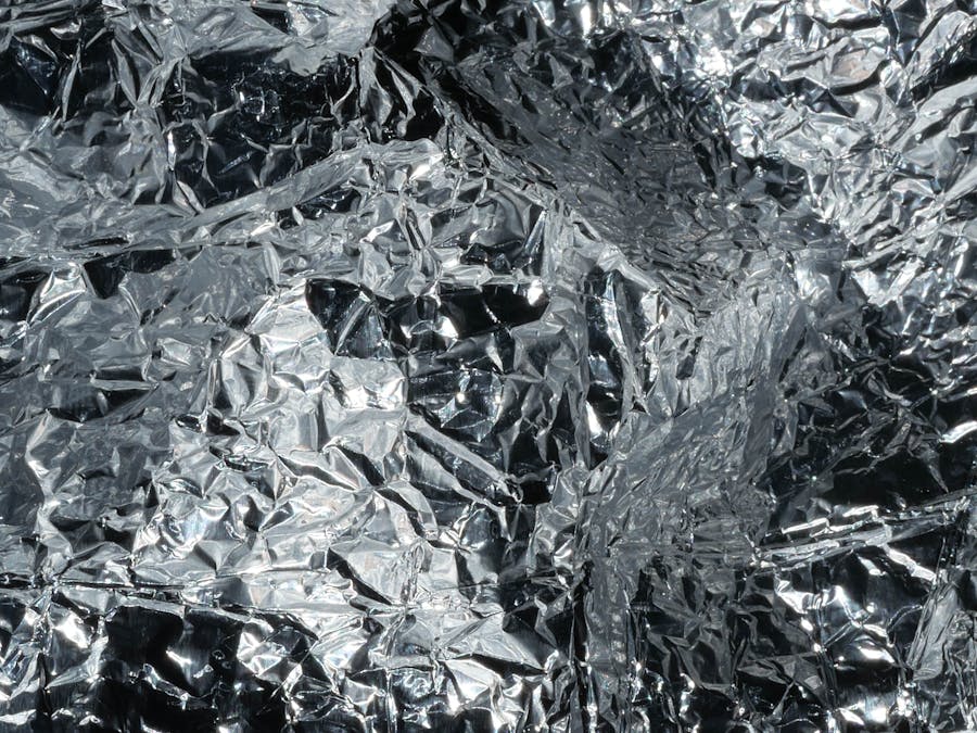 Can you put tin foil in an air fryer?