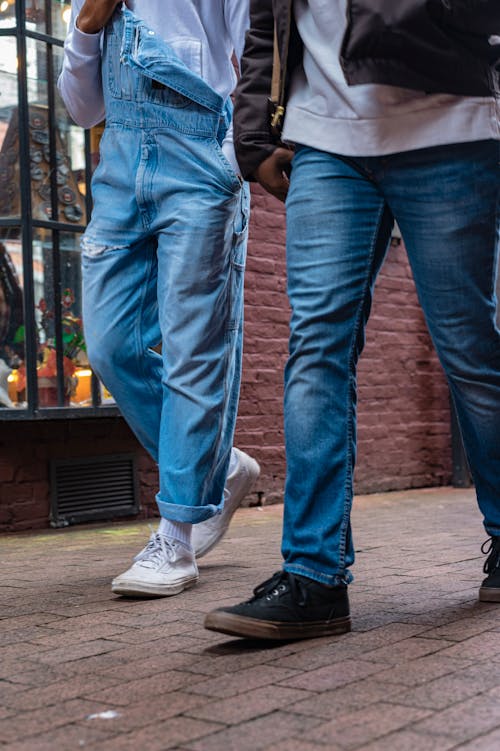 Gratis stockfoto met broek, denim, lopen