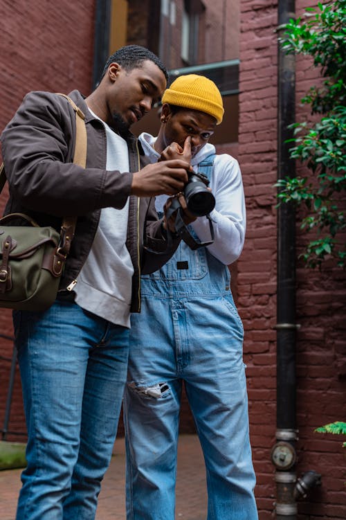 Gratis stockfoto met afro-amerikaanse mannen, camera, fotograaf