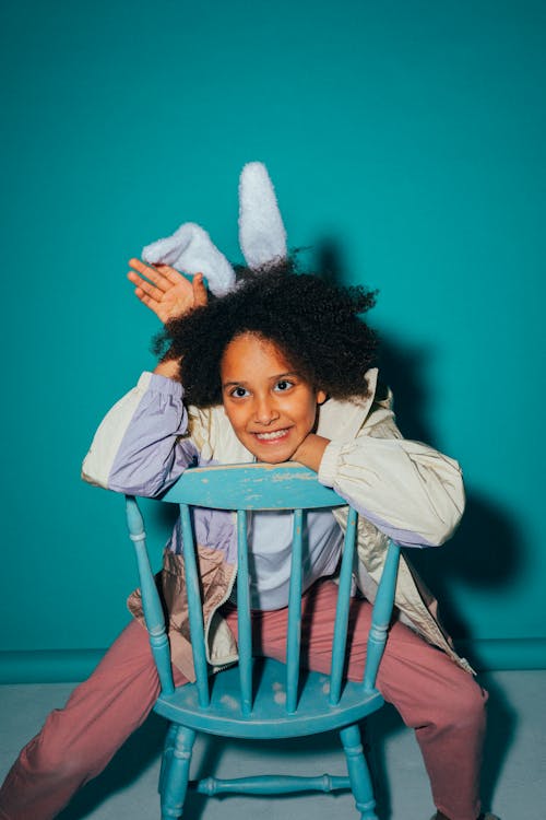 Foto profissional grátis de afro, alegre, bonita