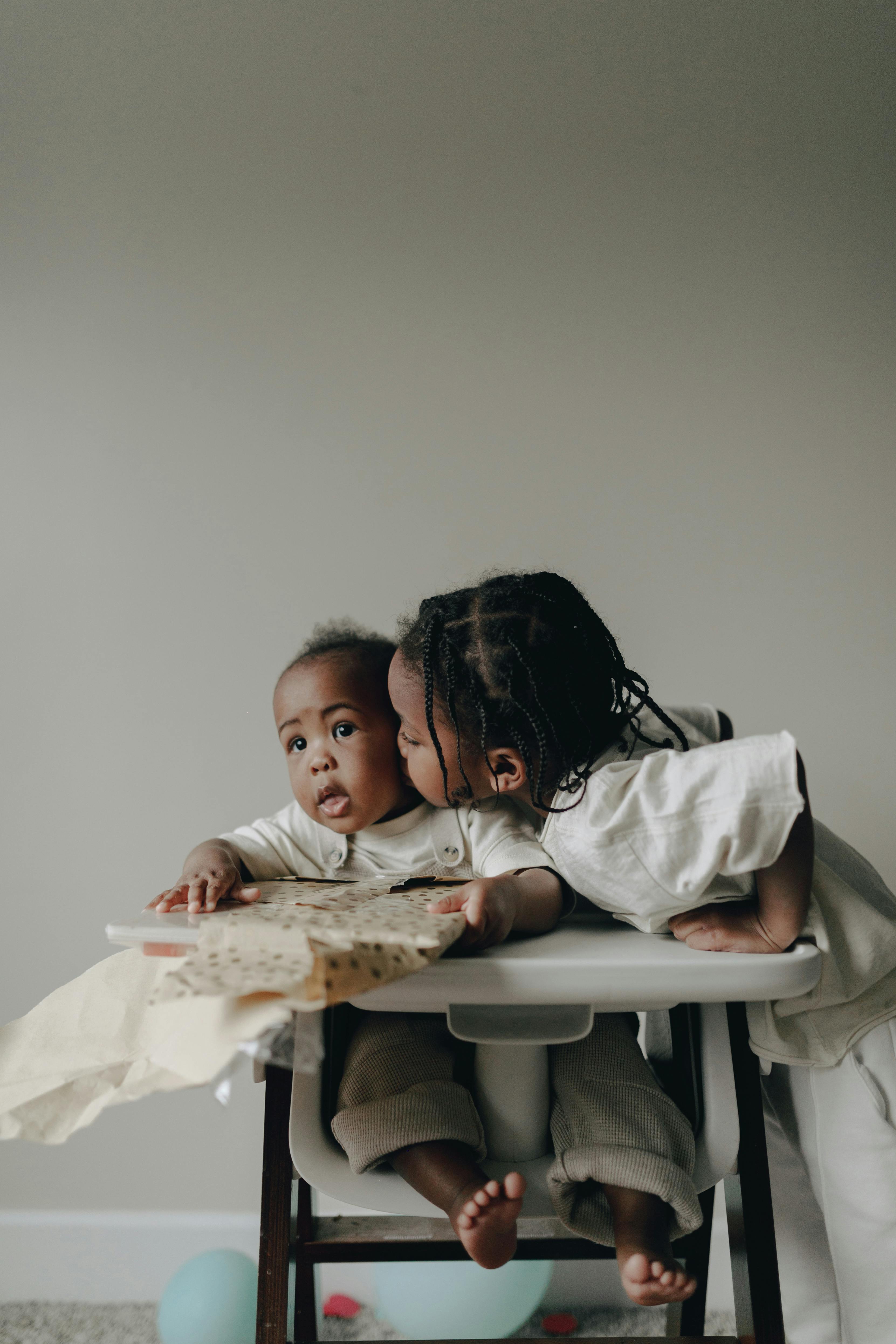 boy kissing a toddler