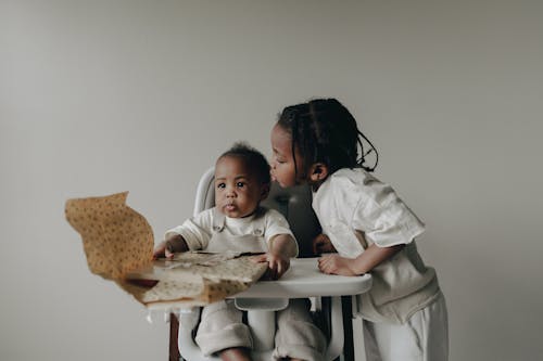 Free Sisters with Gift Stock Photo