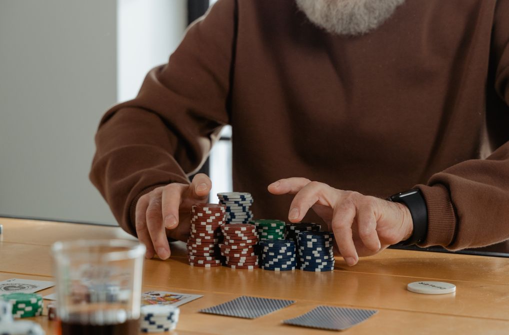 Online Casino: Spielautomaten und Live-Spiele im Überblick
