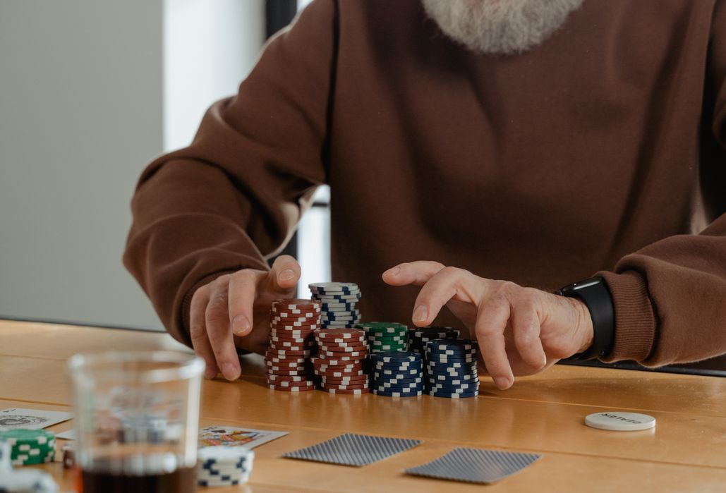 Online Casino: Spielautomaten und Live-Spiele im Überblick