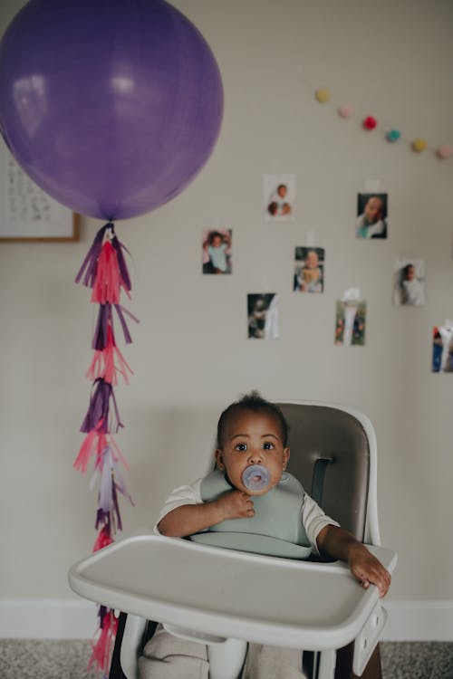 Photos gratuites de adorable, afro-américain, chaise haute