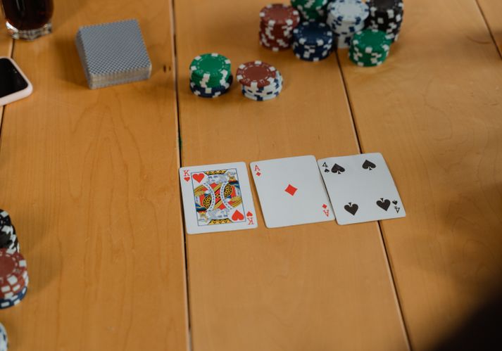 Online Casino: Spielautomaten und Live-Spiele im Überblick