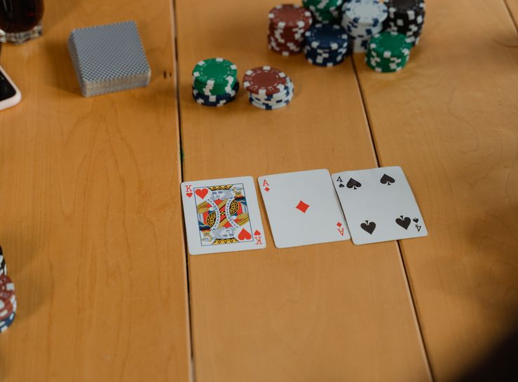 Online Casino: Spielautomaten und Live-Spiele im Überblick