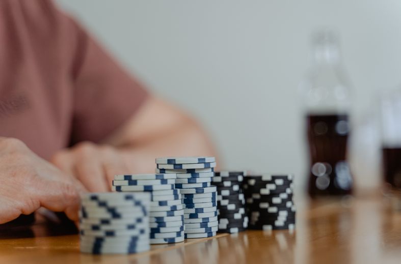Online Casino: Spielautomaten und Live-Spiele im Überblick