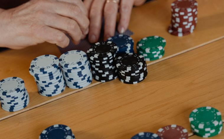 Online Casino: Spielautomaten und Live-Spiele im Überblick