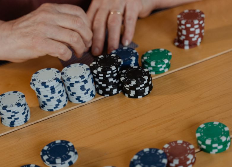 Online Casino: Spielautomaten und Live-Spiele im Überblick