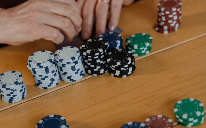 Online Casino: Spielautomaten und Live-Spiele im Überblick