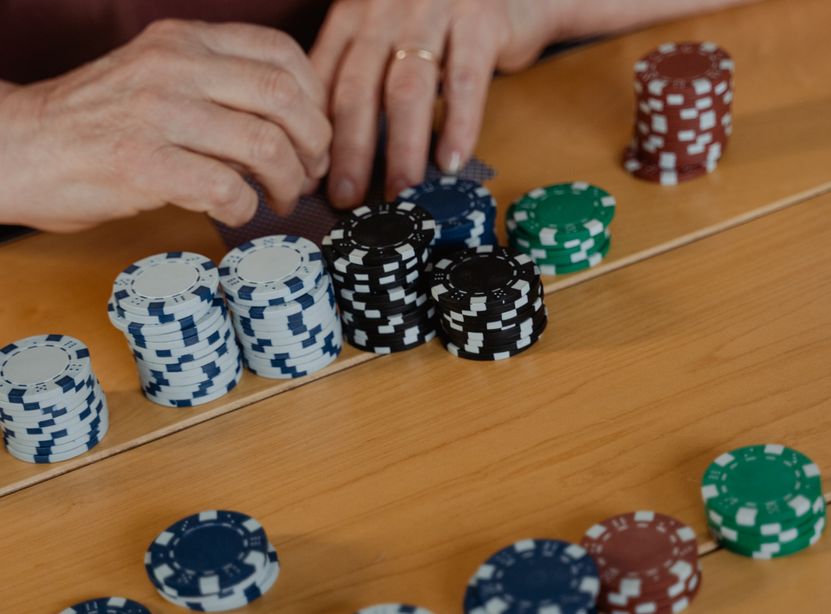 Online Casino: Spielautomaten und Live-Spiele im Überblick