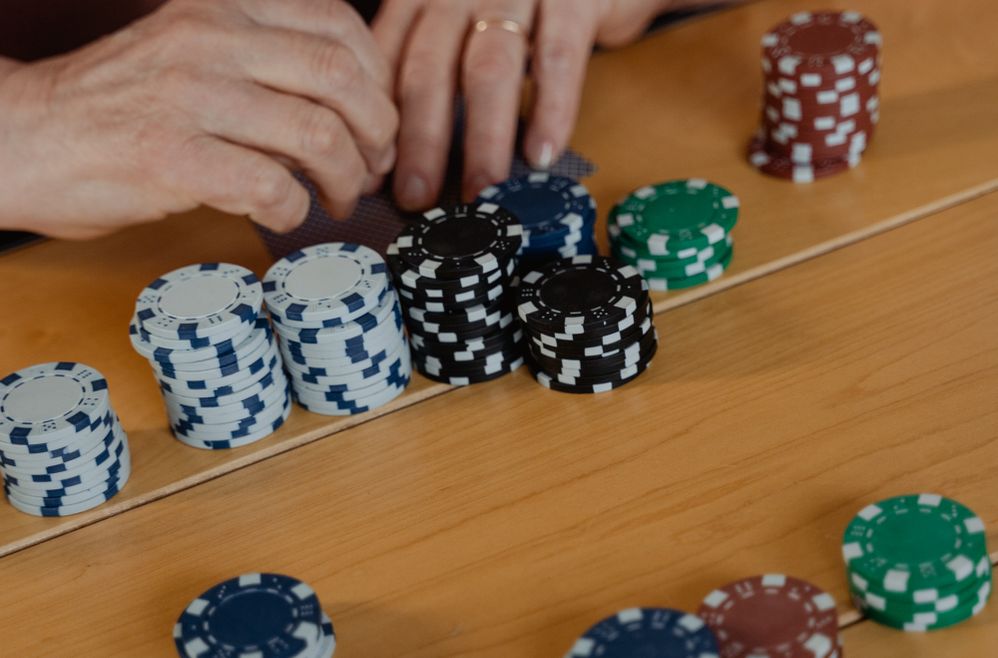 Online Casino: Spielautomaten und Live-Spiele im Überblick