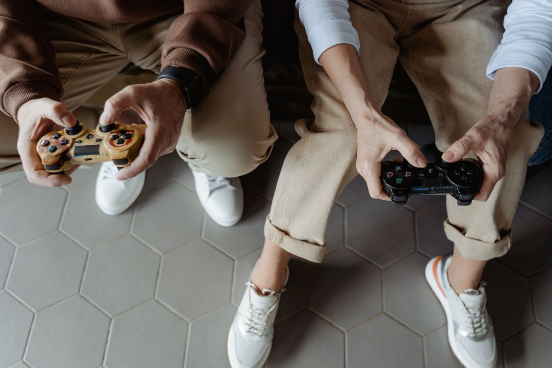 People Playing Video Games Free Stock Photo people-playing-video-games-free-stock-photo