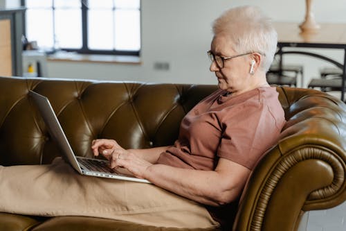 Gratis stockfoto met bejaarden, computer, entertainment