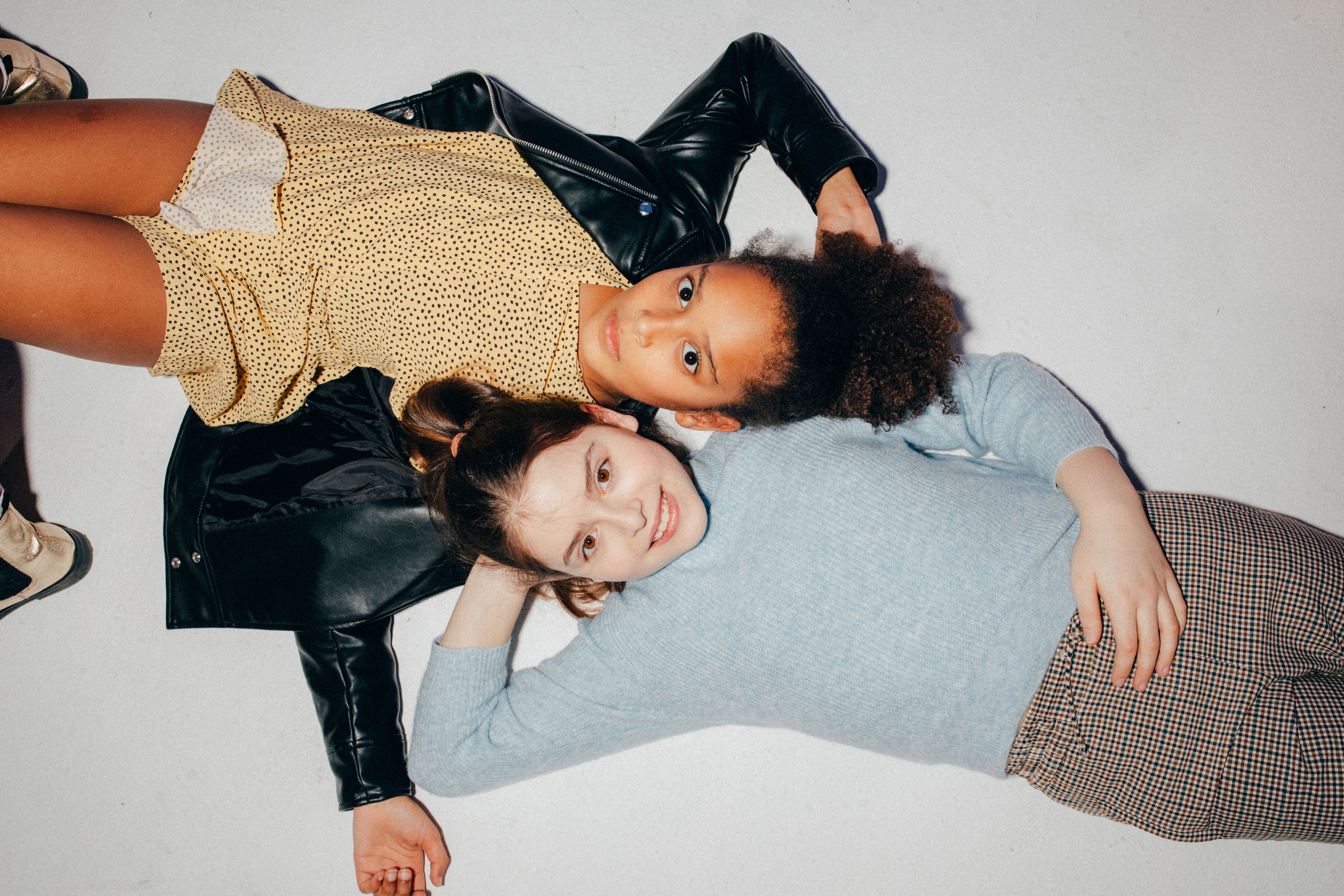 Le Duo Parfait entre Tenue Assortie et Soins Personnels pour un Chic Français Quotidien
