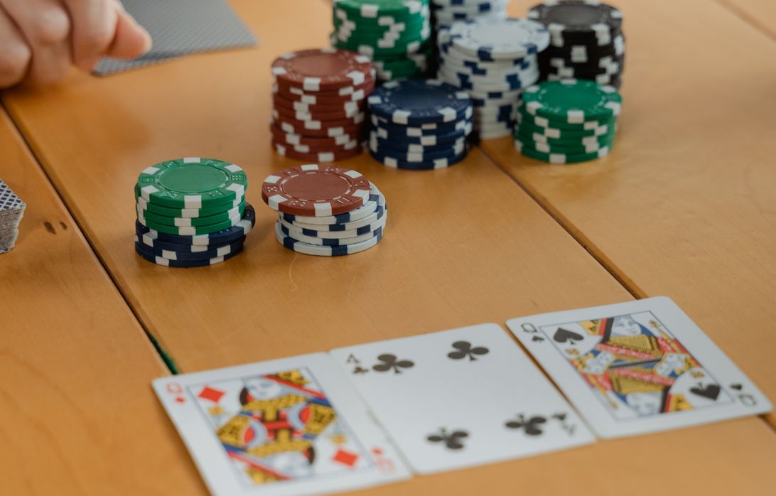 Online Casino: Spielautomaten und Live-Spiele im Überblick
