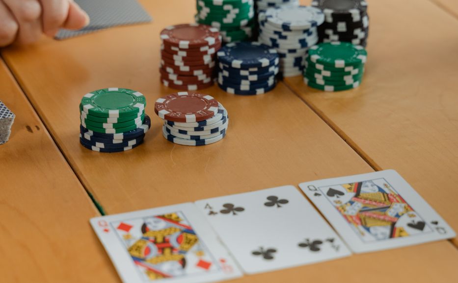 Online Casino: Spielautomaten und Live-Spiele im Überblick