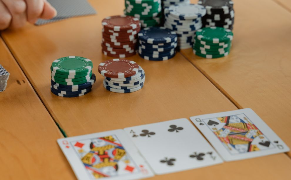 Online Casino: Spielautomaten und Live-Spiele im Überblick
