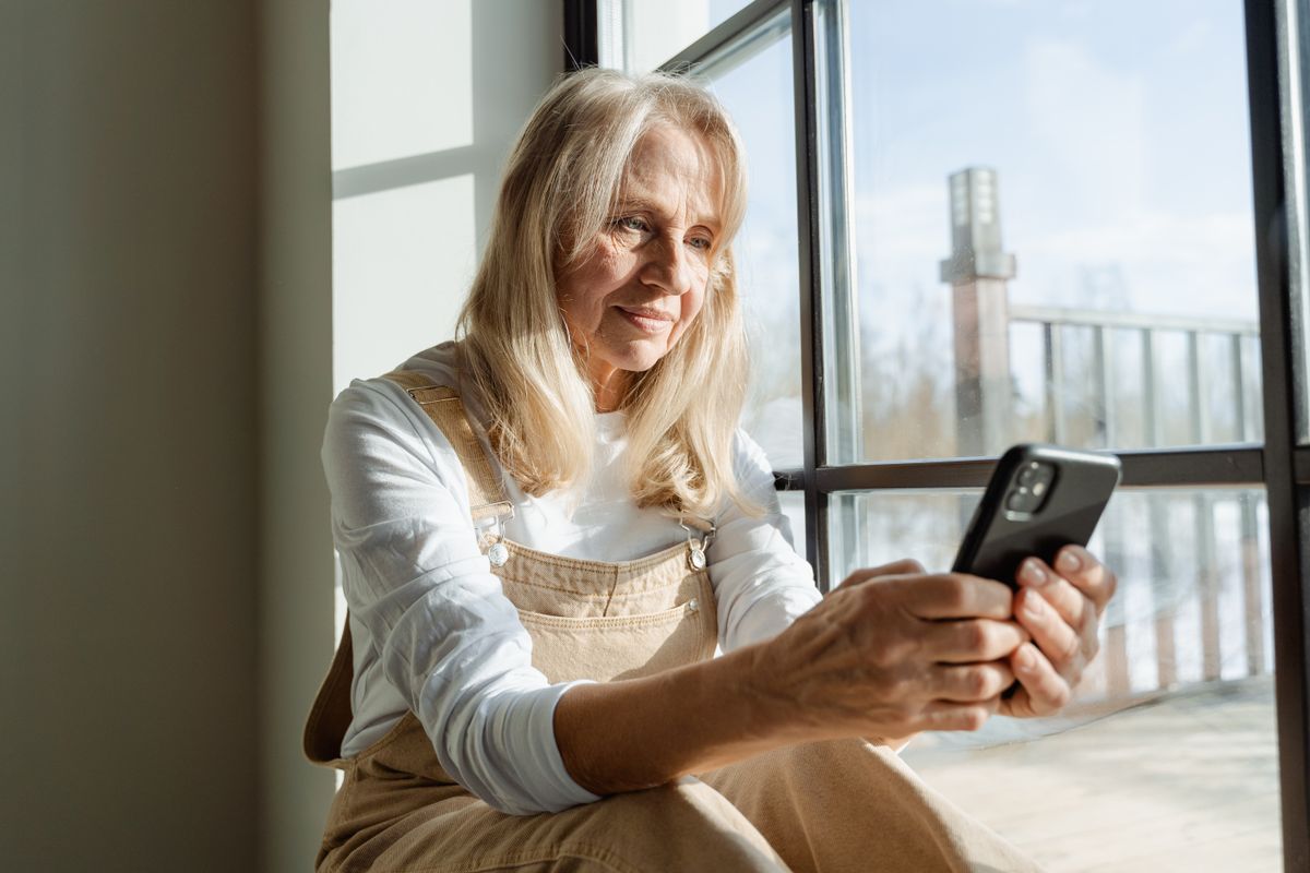 How Seniors Can Use Apps to Reduce Stress and Anxiety