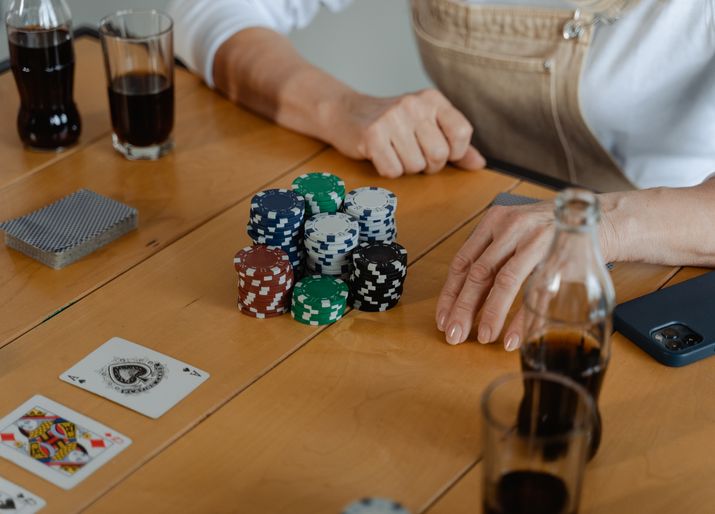 Online Casino: Spielautomaten und Live-Spiele im Überblick