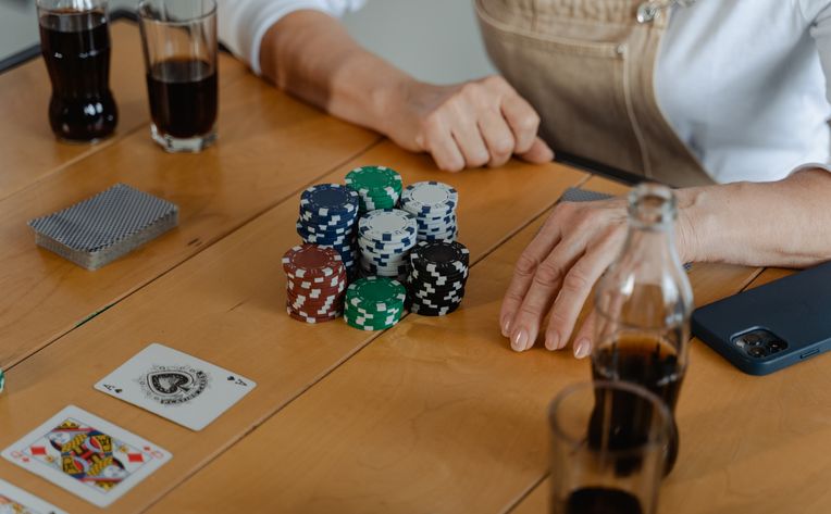 Online Casino: Spielautomaten und Live-Spiele im Überblick