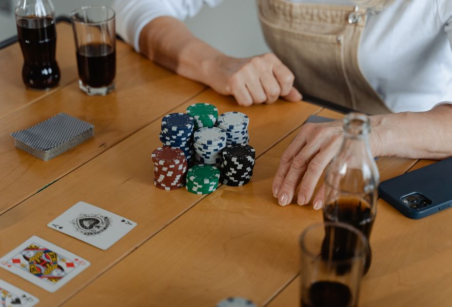 Online Casino: Spielautomaten und Live-Spiele im Überblick