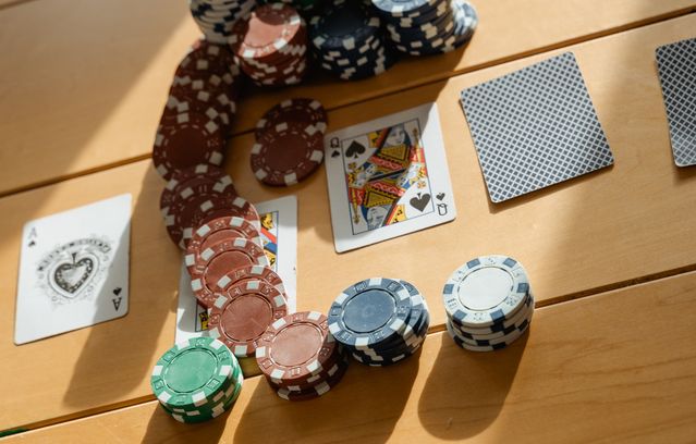 Online Casino: Spielautomaten und Live-Spiele im Überblick
