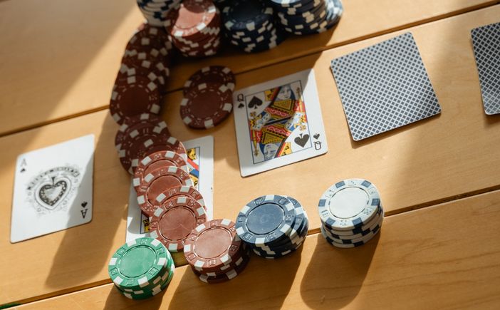 Online Casino: Spielautomaten und Live-Spiele im Überblick